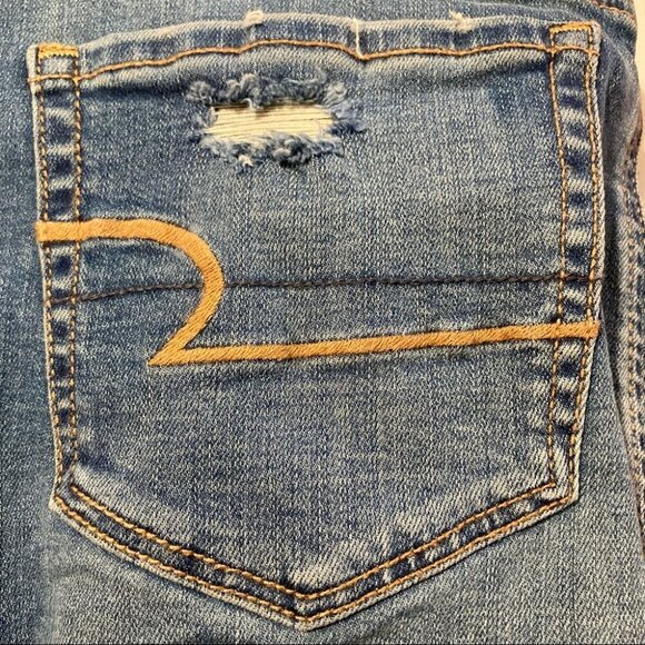 AMERICAN EAGLE Sz 2 High Rise Shortie Distressed Super Stretch Button Fly Shorts - Picture 12 of 13